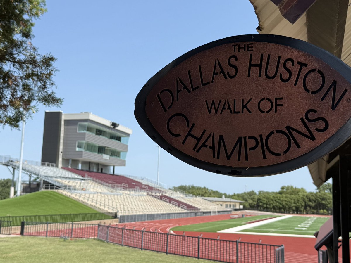 DrJoeYoung's tweet photo. @Matt_Stepp817 @TejasBob @bwdathletics Grateful for our community’s support of our students and programs. #BwdPride https://t.co/MPnDp0zBED