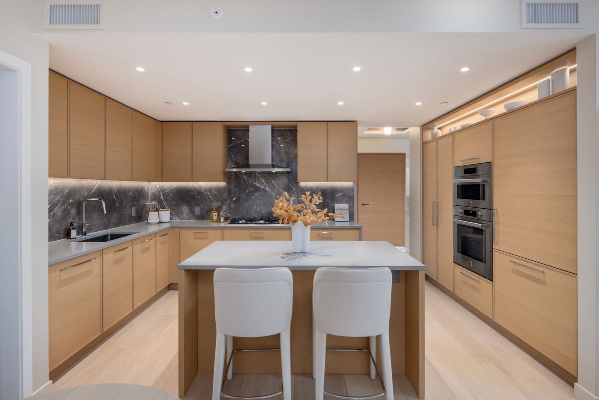 CresseyGroup's tweet photo. Our exclusive residences at Rockford feature the famous CresseyKitchen™, designed to create a welcoming heart of the home.
 
Learn more about Rockford in Surrey’s seaside Ocean Park community and book your private Presentation Centre visit today: https://t.co/eX6zqJZi8x https://t.co/LFgxrnxof6