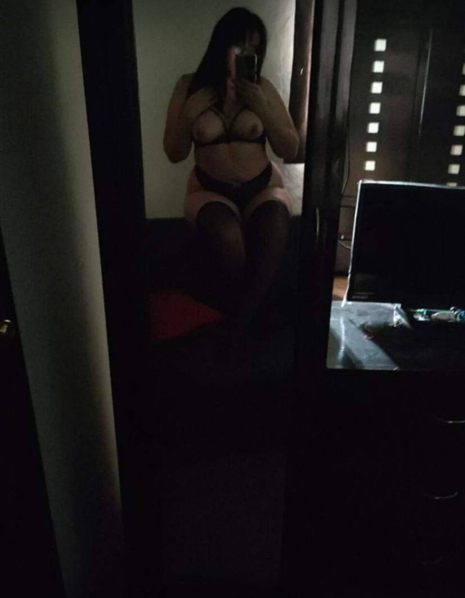 cristel80138's tweet photo. Qieren q morboseemos a esta tetona 🥵 https://t.co/awqrKpiRKt