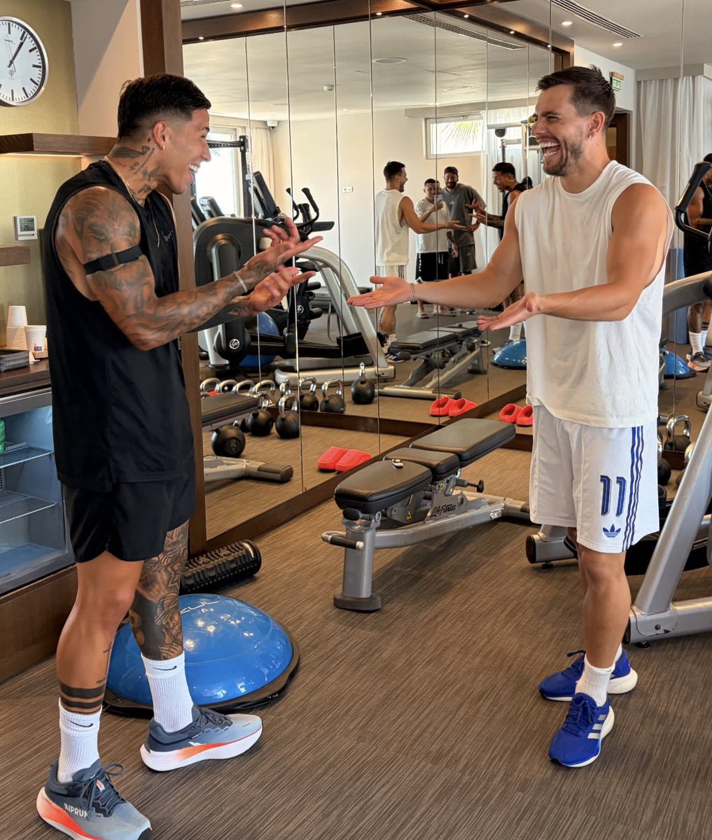 AlbicelesteTalk's tweet photo. Enzo and Lo Celso training together 📸🇦🇷 https://t.co/tmcGTsvITI