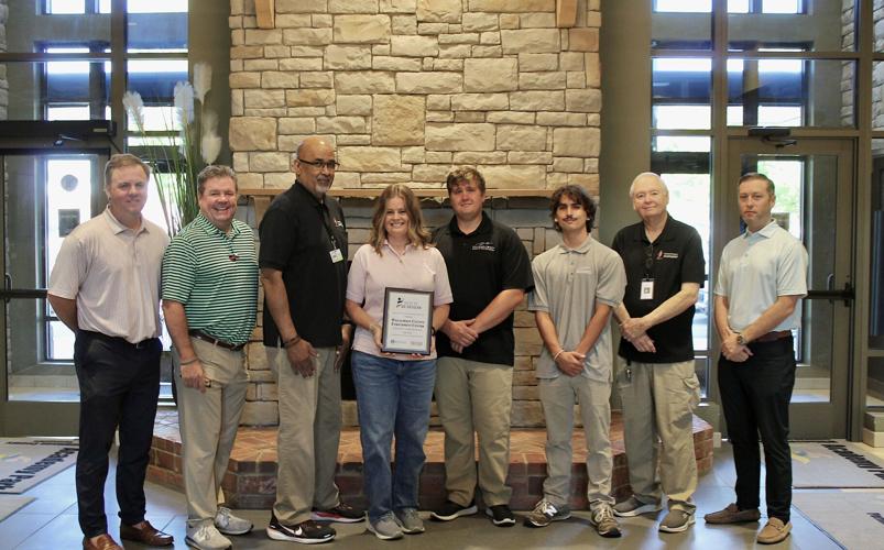BoxwoodInsGroup's tweet photo. Celebrating excellence in our community! 

We are proud to present the Enrichment Center with the Boxwood Best in Business Award. Thank you for everything you do to serve and strengthen our community. 

Read the full story in the Williamson Herald! https://t.co/oPXUwMDutU
