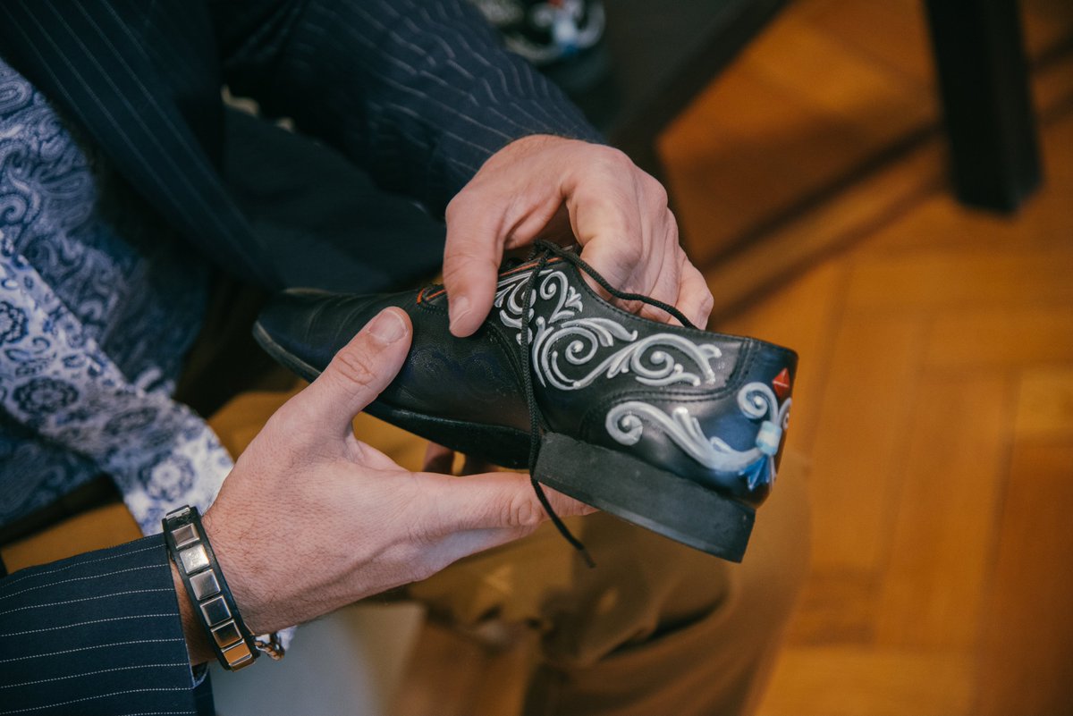googleargentina's tweet photo. De Gardel a Piazzolla, de las veredas de Caminito a los salones de milonga. El tango es nuestro lenguaje, nuestra historia y nuestra pasión. 🪗✨

Hoy presentamos "El abrazo: el alma del tango", la nueva colección de @googlearts que inmortaliza nuestra herencia al mundo. https://t.co/bzAXCgdkXi