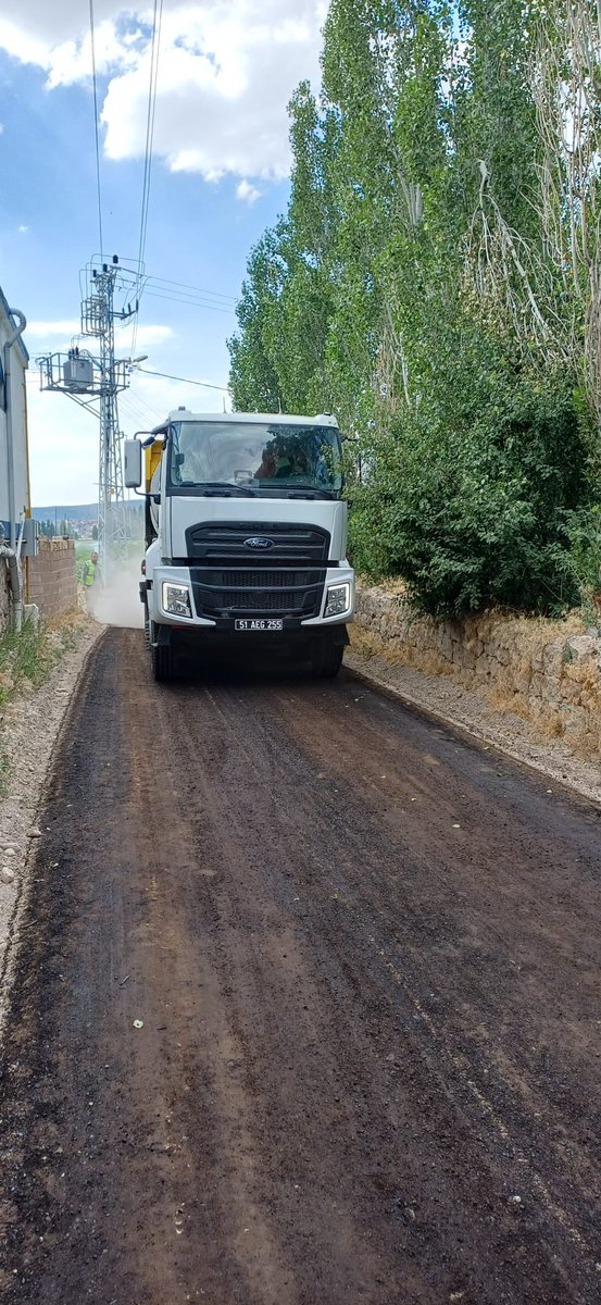 CevahirUzkurt's tweet photo. 📍 Çiftlik ilçemize bağlı Divarlı Beldemizde 9 kilometrelik sathi asfalt çalışması başladı 🛣️

​Hemşehrilerimize hayırlı, uğurlu olsun ✅ https://t.co/bHVqk93iy4