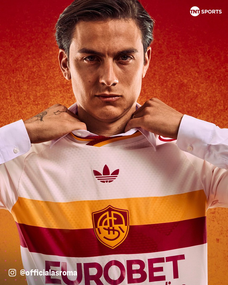 TNTSportsAR's tweet photo. TE QUEDA PINTADA, JOYA 😍 💎 

La nueva camiseta de la ROMA fue presentada este jueves y PAULO DYBALA la lució.

¿Qué te parece? https://t.co/JX67jJobQj