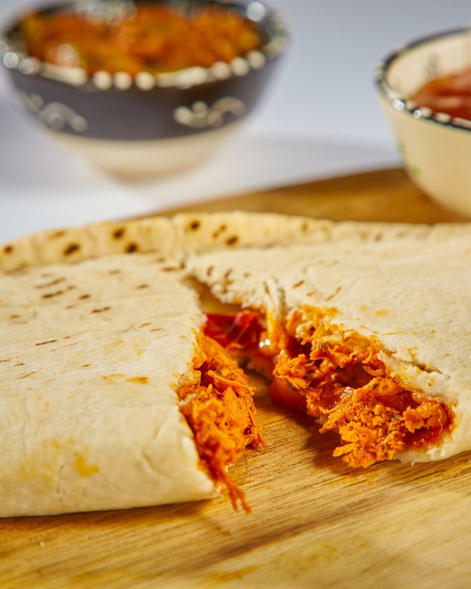 FazilaFoods's tweet photo. Big flavour. Zero fuss. 🔥

Pop our Tandoori Filled Naans in the air fryer and enjoy crispy, delicious perfection in minutes. https://t.co/ElUMiskI2D