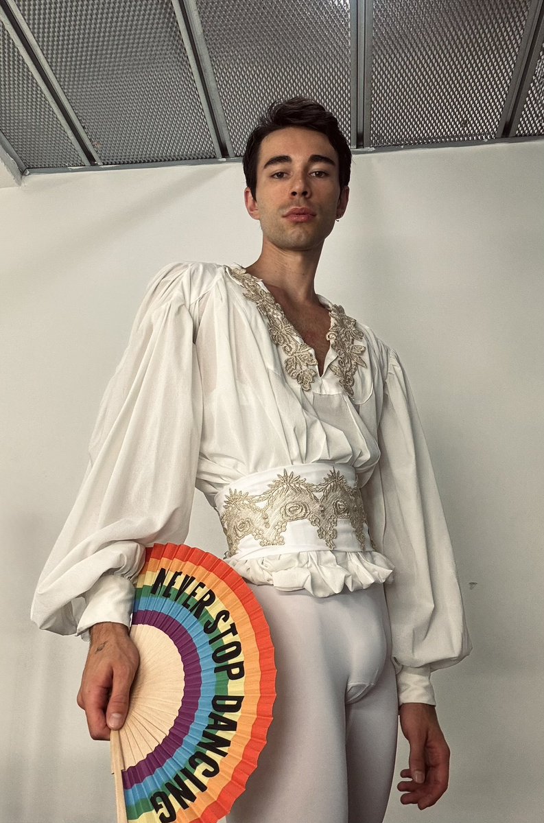 THEPRINCEyv's tweet photo. Valencia 26🌈🇪🇸♥️ https://t.co/oWbOx8DvBU