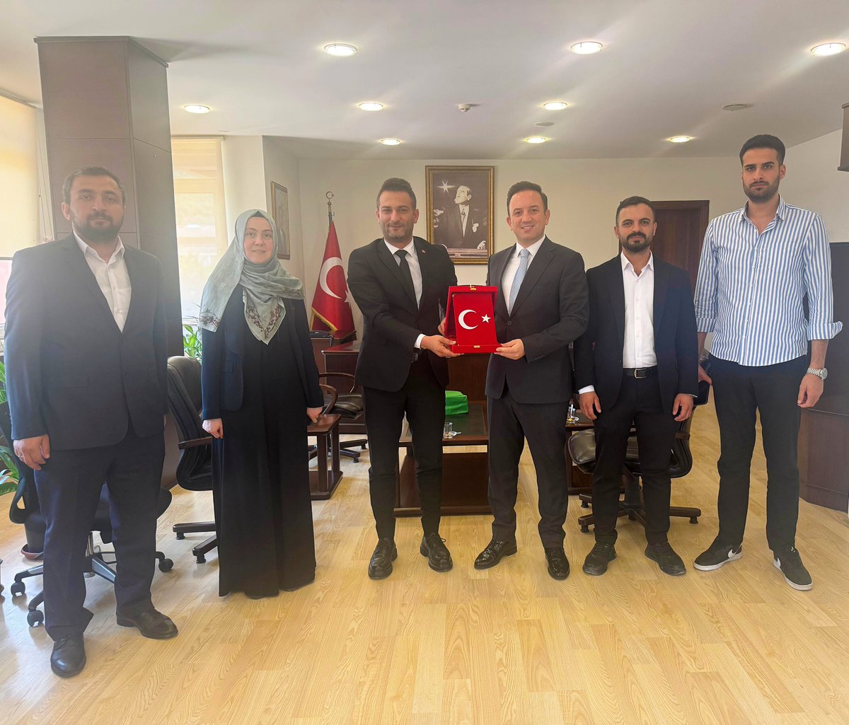 ikbldrs's tweet photo. ▪️Altınova’ya yeni atanan Kaymakamımız Sayın @goksubyrm'ı
 ilçe temsilcimiz ve yürütme kurulu üyelerimizle birlikte ziyaret ettik.  ▪️Gösterdiği yakın ilgi, alaka ve samimi misafirperverlik için kendisine teşekkür eder, yeni görevinde başarılar dileriz.
 @ahusta07 https://t.co/hvYjTZIPuE