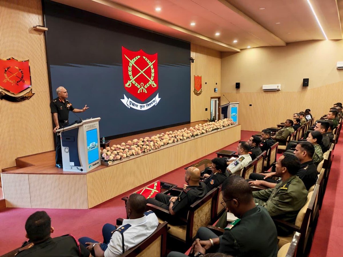 ia_awc's tweet photo. An Exchange of Ideas & Perspectives! 🇮🇳 Commandant Lt Gen Ajay Chandpuria held an Engaging Session with the Officers of the ongoing Information Warfare Course, focused on Salient Aspects of Culture esp Language, Cognitive Abilities like Emotions & Effective Communication. ⚔️
 @artrac_ai, @adgpi