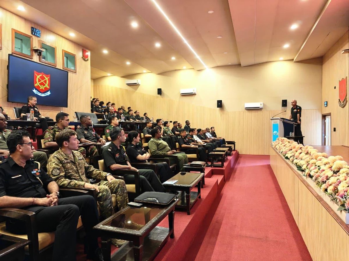 ia_awc's tweet photo. An Exchange of Ideas & Perspectives! 🇮🇳 Commandant Lt Gen Ajay Chandpuria held an Engaging Session with the Officers of the ongoing Information Warfare Course, focused on Salient Aspects of Culture esp Language, Cognitive Abilities like Emotions & Effective Communication. ⚔️
 @artrac_ai, @adgpi