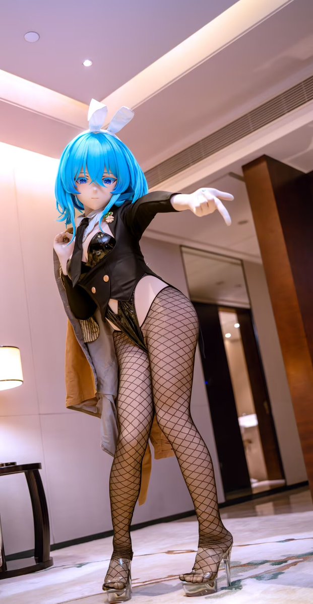 Voiceless_Ccat's tweet photo. “黑海岸的清冷月光”

📷：@methy1eneblue
修图：@XiaoLu_cecilia
＃kigurumi #WutheringWaves https://t.co/5kS2lHZcVz