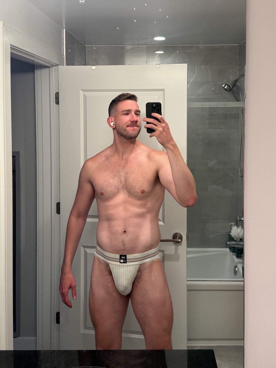 gentlegrngiant's tweet photo. I wore a jock 🤭 https://t.co/tab42xw5Y1