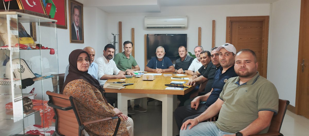 tuncayhayta's tweet photo. Kıymetli yol arkadaşlarımızla, 14 Ağustos'ta büyük bir coşku ve heyecanla kutlayacağımız AK Parti'mizin 25. Kuruluş Yıl Dönümü programı kapsamında oluşturduğumuz Planlama Komisyonu toplantımızı gerçekleştirdik. Her bir arkadaşımızın fikri, emeği ve gayreti bizim için çok kıymetlidir. İnşallah 14 Ağustos'ta birlik ve beraberliğimizi en güçlü şekilde ortaya koyacak, davamıza yakışır bir şekilde Cumhurbaşkanımız ve Genel Başkanımız Sayın Recep Tayyip Erdoğan ile buluşacağız. Bu kutlu yürüyüşte emek veren tüm teşkilat mensuplarımıza gönülden teşekkür ediyor, Rabbimden birlik ve beraberliğimizi daim eylemesini niyaz ediyorum. 🇹🇷💡

@rterdogan
@abuyukgumus 
@yahyacelik_ 
@MustafaCanbey 
@menderesturel
@MevlutCavusoglu
@alicetin_07
@kemalcelik007
@avmustafakose 
@ethemtas
@tubavuralcokal  
@atayuslu 
@SerapProf 
@akpartiantalya7 
@ak_muratpasa
@akkadnmuratpasa
@AkGenclikMuratp