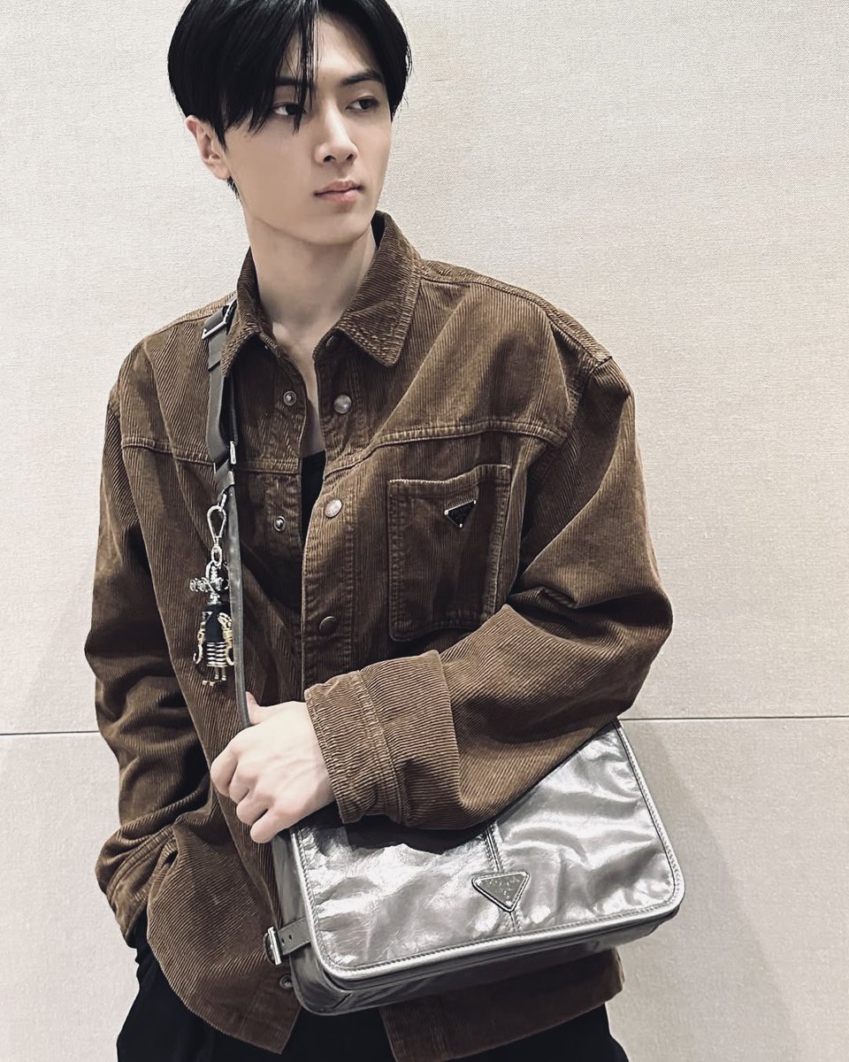 parkjongseonz's tweet photo. i stopped trying to define my vibe a long time ago. if one person calls me handsome and another says pretty, i think both are right. the best part about confidence is never having to choose between the two. why settle for one title when you can effortlessly own both? https://t.co/LK5nbtZY3o
