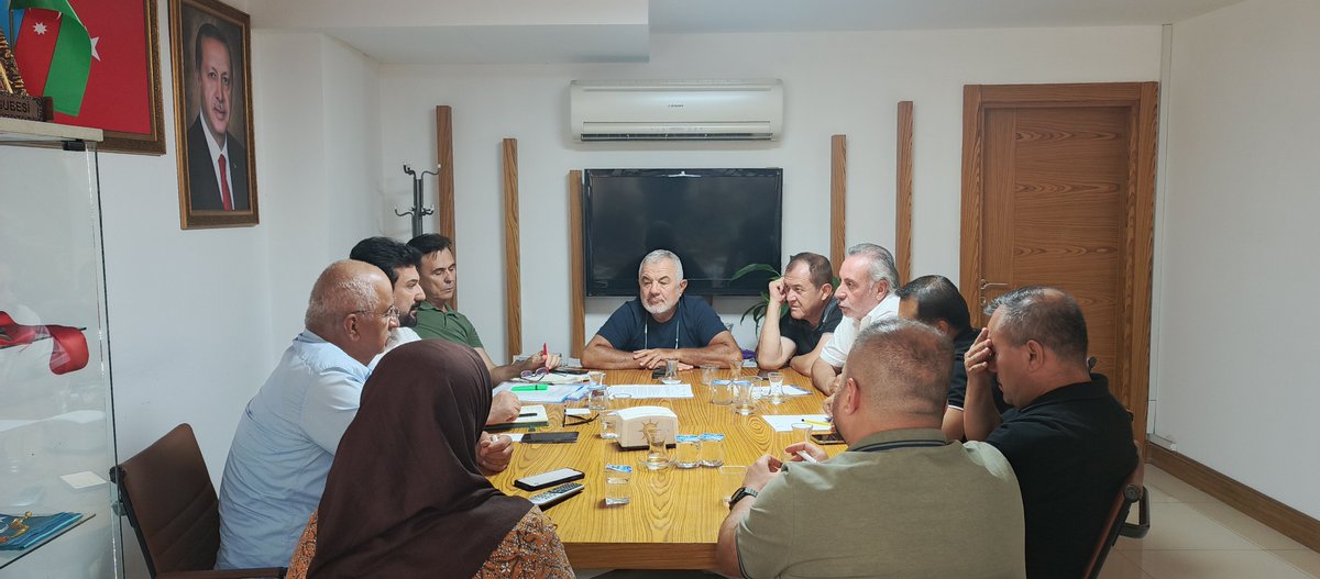 tuncayhayta's tweet photo. Kıymetli yol arkadaşlarımızla, 14 Ağustos'ta büyük bir coşku ve heyecanla kutlayacağımız AK Parti'mizin 25. Kuruluş Yıl Dönümü programı kapsamında oluşturduğumuz Planlama Komisyonu toplantımızı gerçekleştirdik. Her bir arkadaşımızın fikri, emeği ve gayreti bizim için çok kıymetlidir. İnşallah 14 Ağustos'ta birlik ve beraberliğimizi en güçlü şekilde ortaya koyacak, davamıza yakışır bir şekilde Cumhurbaşkanımız ve Genel Başkanımız Sayın Recep Tayyip Erdoğan ile buluşacağız. Bu kutlu yürüyüşte emek veren tüm teşkilat mensuplarımıza gönülden teşekkür ediyor, Rabbimden birlik ve beraberliğimizi daim eylemesini niyaz ediyorum. 🇹🇷💡

@rterdogan
@abuyukgumus 
@yahyacelik_ 
@MustafaCanbey 
@menderesturel
@MevlutCavusoglu
@alicetin_07
@kemalcelik007
@avmustafakose 
@ethemtas
@tubavuralcokal  
@atayuslu 
@SerapProf 
@akpartiantalya7 
@ak_muratpasa
@akkadnmuratpasa
@AkGenclikMuratp