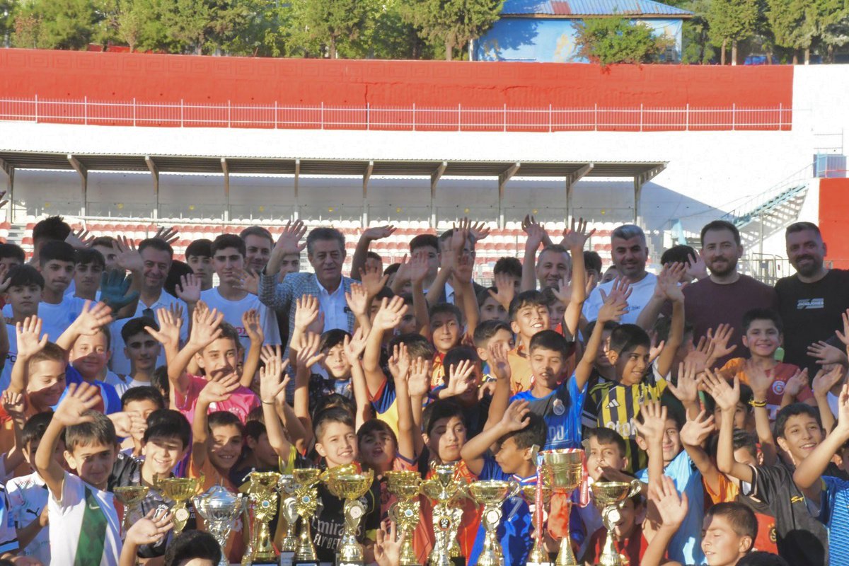 GSB_Sirnak's tweet photo. Antrenmanları yerinde inceleyerek sporcularımızla yakından ilgilenen Belediye Başkanımız Sayın Mehmet Yarka’ya, ilimizde sporun gelişimine ve gençlerimize verdiği kıymetli destekten dolayı teşekkür ediyoruz.
++ https://t.co/PFvVjkvHxj