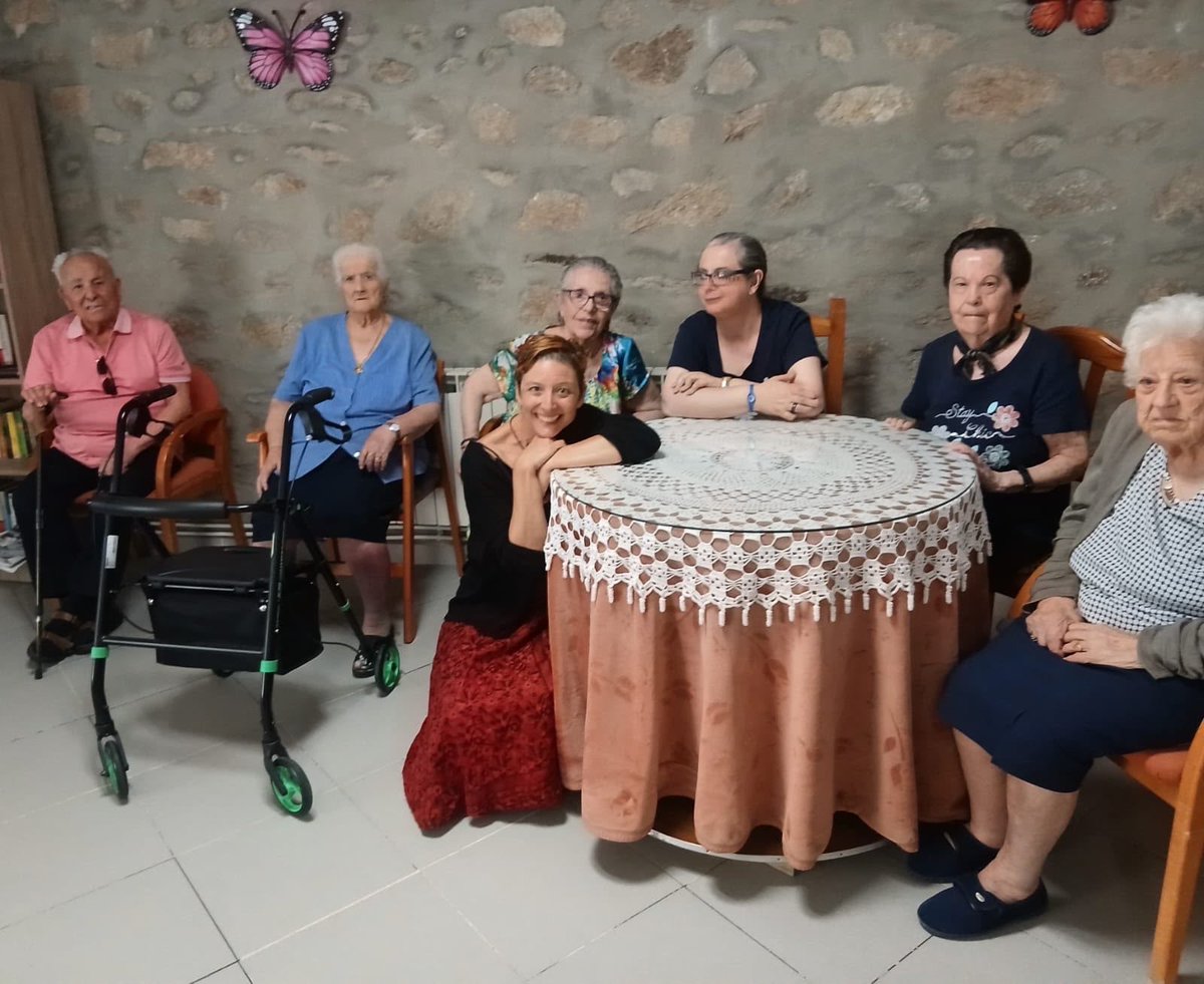 DiputacionCC's tweet photo. 🎭 La Diputación de Cáceres acerca cultura, música y narración a los mayores de la provincia. ❤️ Más info: https://t.co/tx3kivn3J5 https://t.co/teocHCdtDv