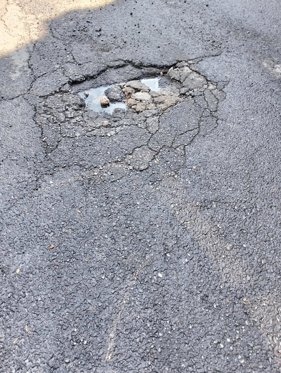 Profsnape76's tweet photo. Estimados servidores públicos de la @Alcaldia_Coy , debo solicitarles que vengan a cubrir un #Bache que se localiza en la calle de Ahuejote, entre Ahuacán y Xochiapan, colonia Pedregal de Santo Domingo.
@SOBSECDMX https://t.co/VzoGAbMs1V