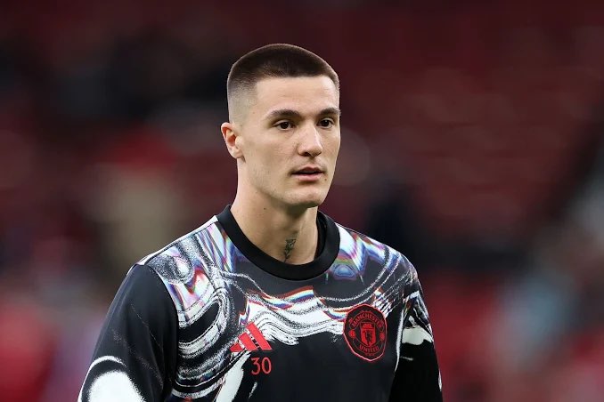 UtdVoid's tweet photo. isandro Martínez, Kobbie Mainoo, and Benjamin Šeško are all expected to be fit for the start of the 2026–27 Premier League campaign. Pre-season updates have shed light on multiple high-profile squad members, focusing heavily on injury recoveries, outstanding pre-season form, and senior-player mentorship