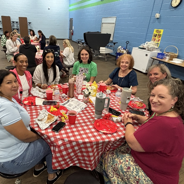 HumbleISD_GTE's tweet photo. Greentree has the BEST PTA around πππ
Thank you so much for the back to school lunch from The Focaccia Bakery and all of the wonderful sweet treats. We appreciate everything you do for our staff and students. ππππ
#noplacelikegreentree #gatorpride
#bestptaever https://t.co/7Tr8P2p5g9
