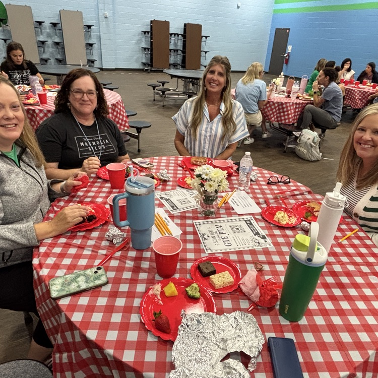 HumbleISD_GTE's tweet photo. Greentree has the BEST PTA around πππ
Thank you so much for the back to school lunch from The Focaccia Bakery and all of the wonderful sweet treats. We appreciate everything you do for our staff and students. ππππ
#noplacelikegreentree #gatorpride
#bestptaever https://t.co/7Tr8P2p5g9