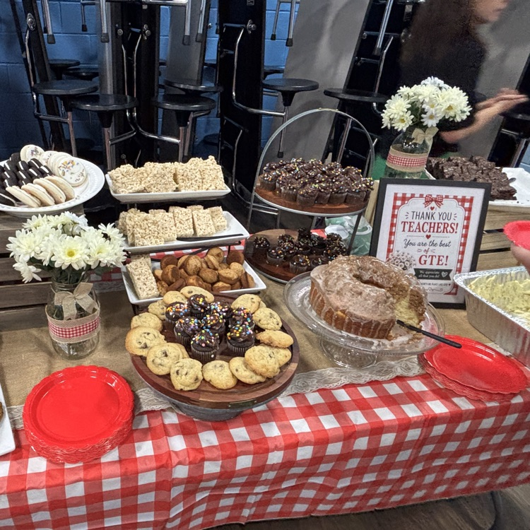 HumbleISD_GTE's tweet photo. Greentree has the BEST PTA around πππ
Thank you so much for the back to school lunch from The Focaccia Bakery and all of the wonderful sweet treats. We appreciate everything you do for our staff and students. ππππ
#noplacelikegreentree #gatorpride
#bestptaever https://t.co/7Tr8P2p5g9