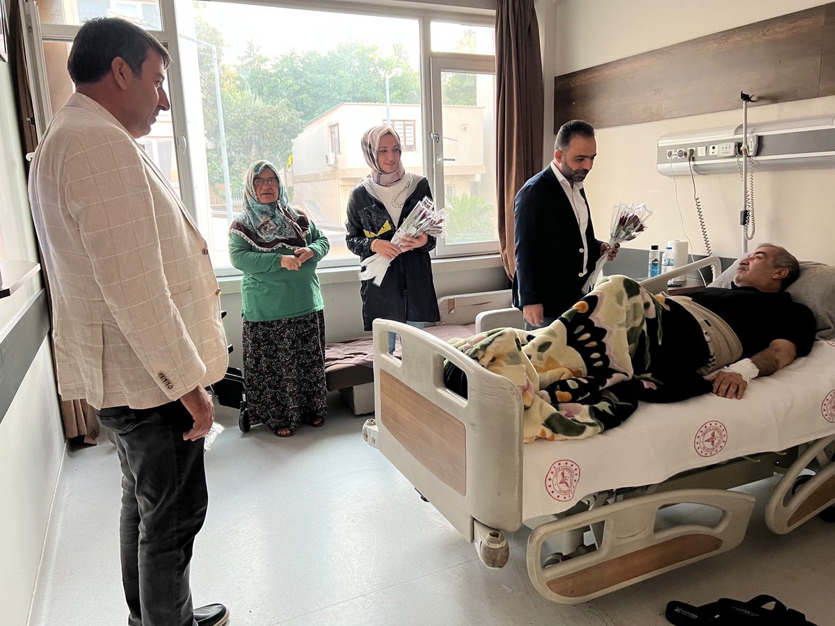 MDOGANSALAR_TR's tweet photo. İlçe Başkan Yardımcılarımız Abdurrezzak Yıldız ve Bekir Demirol, Gençlik Kolları Başkan Yardımcımız Furkan Altankan ve  Kadın Kolları Yönetim Kurulu Üyemiz Derya İlyasoğlu ile birlikte ;

Balıklıgöl Devlet Hastanesi’nde tedavi gören hastalarımızı, hasta yakınlarını ve fedakârca görev yapan sağlık çalışanlarımızı ziyaret ederek geçmiş olsun dileklerimizi ilettik, gül takdiminde bulunduk. 

Rabbim tüm hastalarımıza acil şifalar ihsan eylesin.🤲🏼

@RTErdogan @avyusufibis @osmannazlier  @bybekirbozdag @ibrahimeyyupogl 
@milhamigunbegi @ferdisenel25 @furkankucukk_ @mbagmanci63 @fatmaocak0663 @AKGenclikGM @akgenchaliliyee
