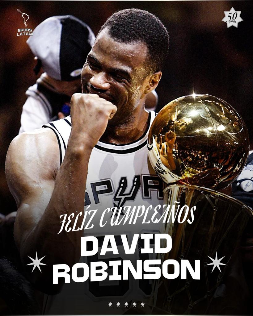 Spurs_Latam's tweet photo. Feliz Cumpleaños, Almirante 🫡👮🏿‍♂️

Cumple 61 años uno de los más grandes de nuesta historia.

Pick 1 en el Draft de 1987 pero al que esperamos más de DOS años mientras terminaba su carrera en la marina.

10 All Star
1p All NBA
8 All Defense
1 DPOY 
1 MVP
ROTY
HOF

Disfrute, leyenda.