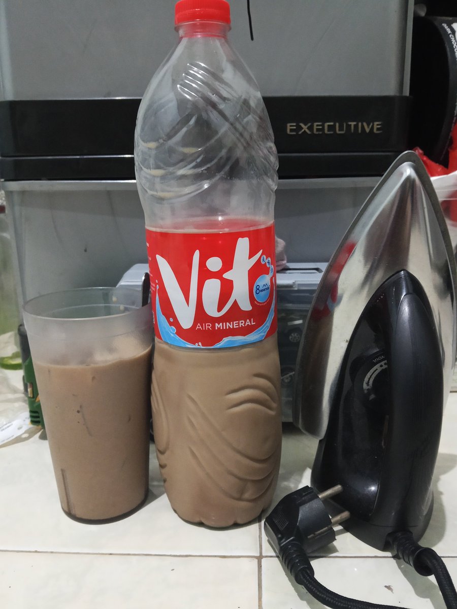 nelchep88's tweet photo. trnyata jamu dipakein es enak juga ye? https://t.co/4BLGxow8v7