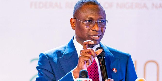 RealssaNews's tweet photo. EFCC, Bank ordered to pay ₦4m for unlawfully freezing Realty firm's account 🚨. Court rules extension of account restriction requires judicial approval. #RealSSANews #Nigeria https://t.co/QCgxDQOV5F