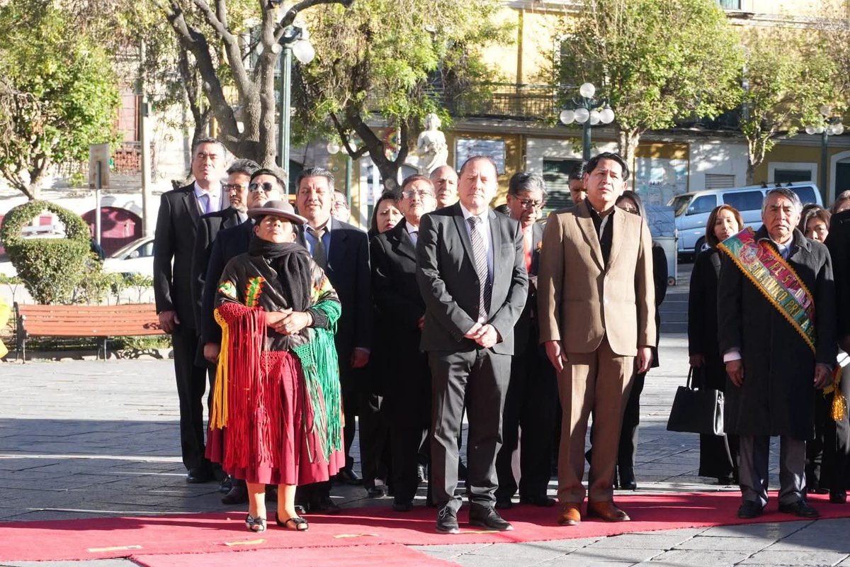 goblpz's tweet photo. La Gobernación de La Paz conmemoró el 201 aniversario de la independencia de Bolivia con un llamado a la unidad y al diálogo para superar conflictos sociales y construir un futuro de progreso nacional.

#UnidosNadaNosDetiene https://t.co/zSoyFr6wtX