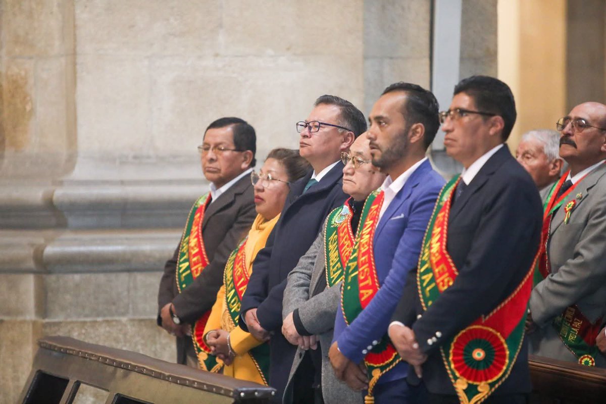 goblpz's tweet photo. La Gobernación de La Paz conmemoró el 201 aniversario de la independencia de Bolivia con un llamado a la unidad y al diálogo para superar conflictos sociales y construir un futuro de progreso nacional.

#UnidosNadaNosDetiene https://t.co/zSoyFr6wtX