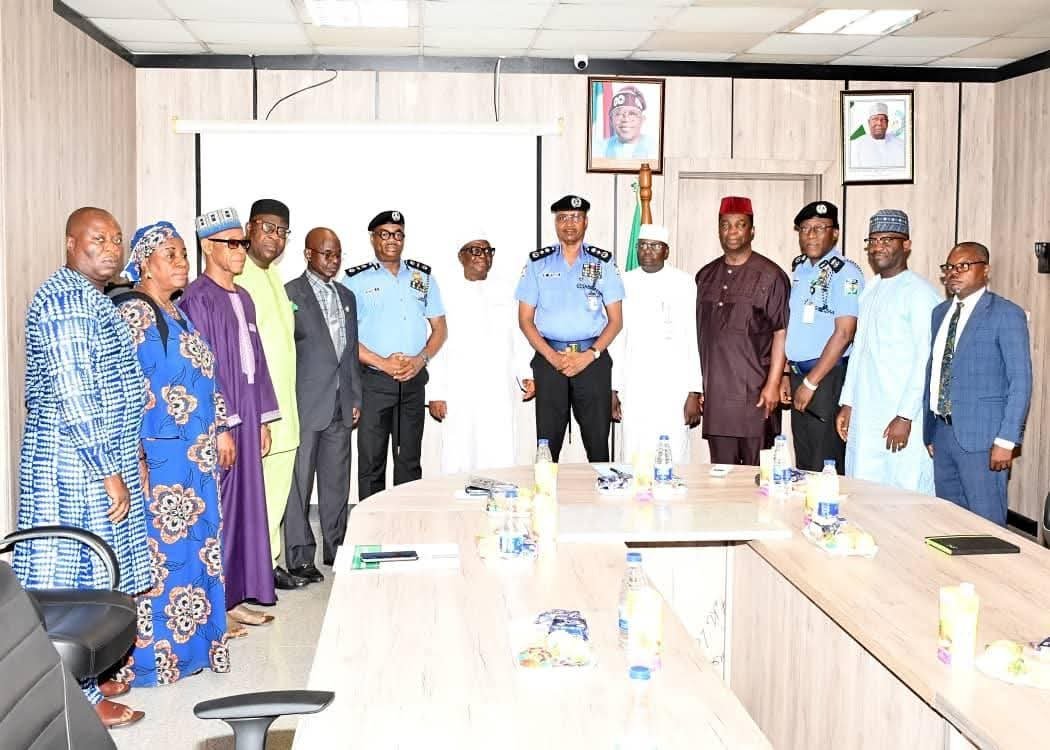 tvcnewsng's tweet photo. PSC Hands Over 50,000 Recruits To Police For Training

https://t.co/GTv3mMTOBv https://t.co/onPJE7sUmr