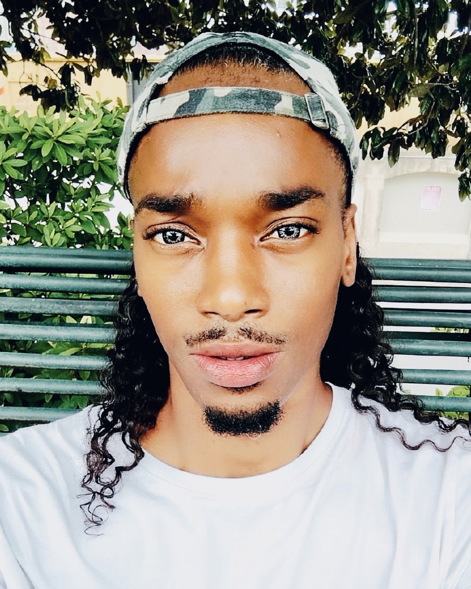 KingLeeCarter's tweet photo. Balance the Humors!❤️‍🔥🔱🌈
#gaymen #lgbtq #gayartists https://t.co/rhvmwx179u