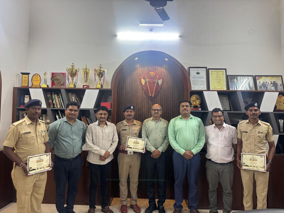 mytadoba's tweet photo. 🏅 Honouring the Guardians of Tadoba.
Recognising the Top 3 Forest Guards for their outstanding dedication to protecting Tadoba's forests and wildlife. 🌿🐅
#Tadoba #TATR #WildlifeConservation https://t.co/Zl2yxP0xcV