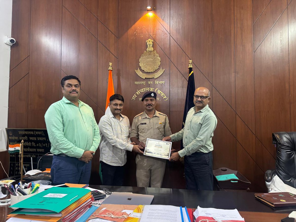 mytadoba's tweet photo. 🏅 Honouring the Guardians of Tadoba.
Recognising the Top 3 Forest Guards for their outstanding dedication to protecting Tadoba's forests and wildlife. 🌿🐅
#Tadoba #TATR #WildlifeConservation https://t.co/Zl2yxP0xcV