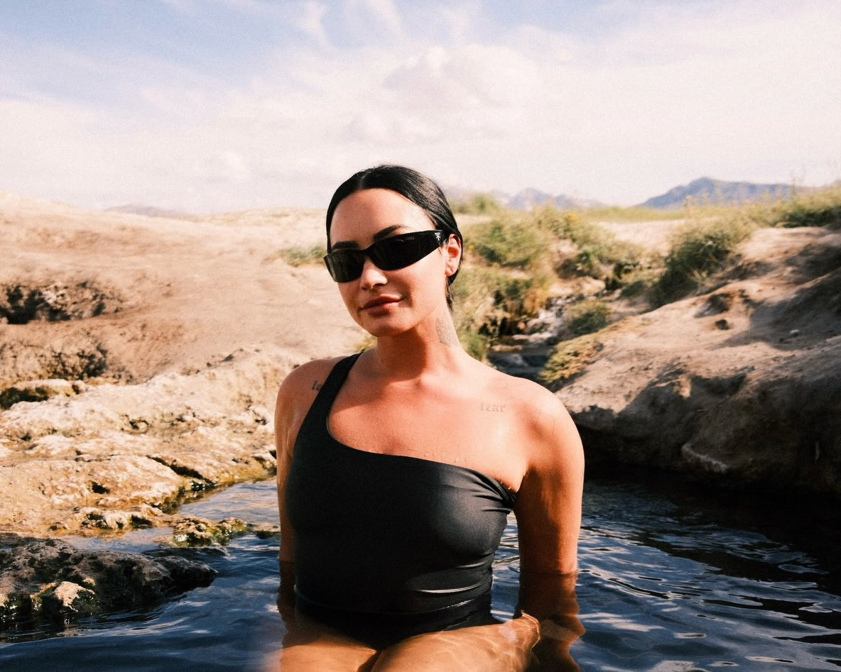 demihq_'s tweet photo. in love with demi's digi drops lately 📸❤️‍🔥 https://t.co/NoLAMs4pDe