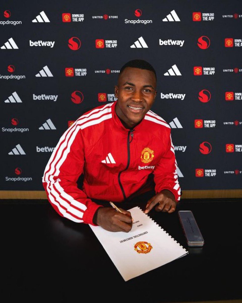TheBigTimmyy's tweet photo. 🚨✍️ | OFFICIAL:

#MUFC have announced the signing of Colombian born midfielder, Cristian Orozco. ❤️🇨🇴 https://t.co/52KgZIh5eM
