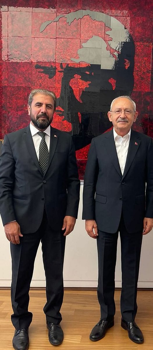 malikulat's tweet photo. CHP Genel Başkanı Sayın Kemal Kılıçdaroğlu'nu CHP Genel Merkezinde ziyaret etme fırsatım oldu. 

Cumhuriyetin kurucu partisi CHP de yaşanan türbülansı ve yeni süreci konuştuk. 

Nazik davetleri ve misafirperverlikleri için teşekkürler.
@kilicdarogluk @herkesicinCHP https://t.co/zcOTN0eupT