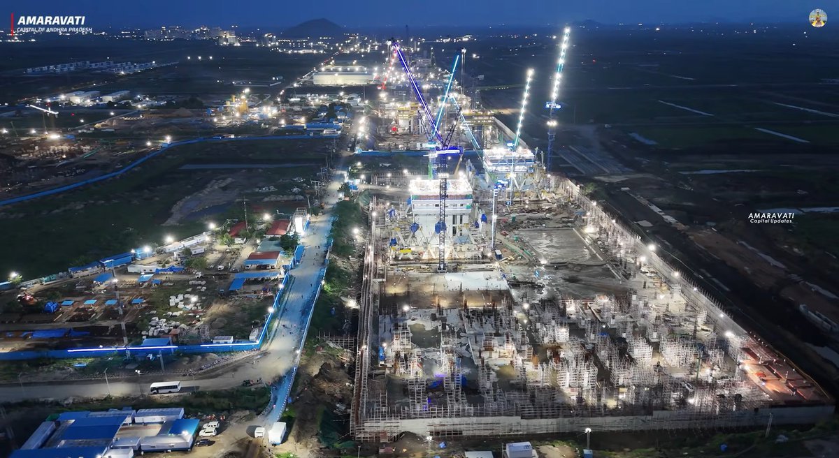 CMNTR_216's tweet photo. 🏗️Night Construction Activity at Iconic Buildings (Assembly, High Court &amp; Secretariat Towers) in Amaravati.

📸 @ACUNayeem 

#AndhraPradesh #Amaravati https://t.co/UpedOKSiBv
