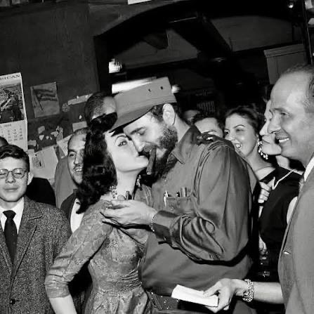 South_Gradient's tweet photo. Fact: Communists are hotter and more romantic than capitalists. https://t.co/d01LX16Yax