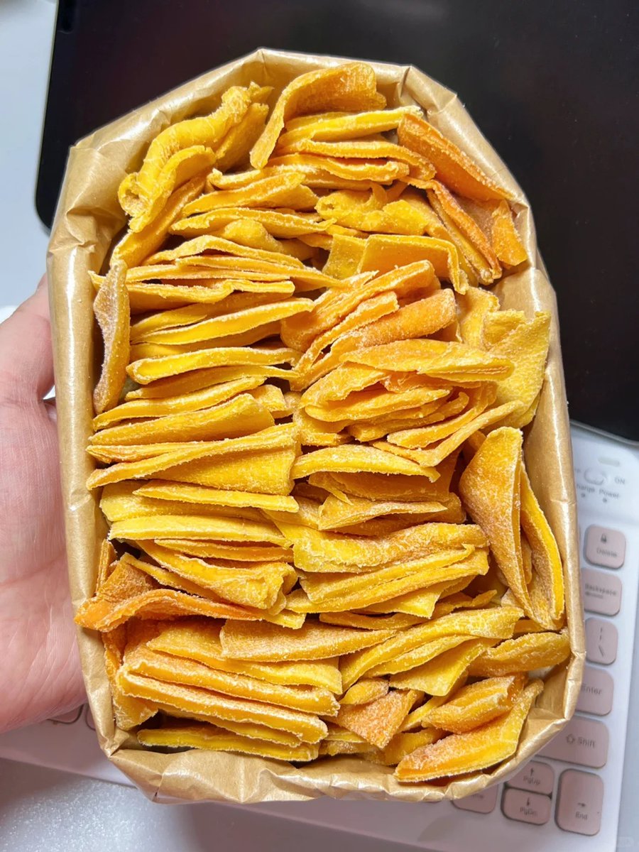 Vitigo03's tweet photo. Treat yourself u0026 share the joy—crunchy sweet dried mango is here to brighten your snack time!  #SnackShare https://t.co/XluLoNjkq0