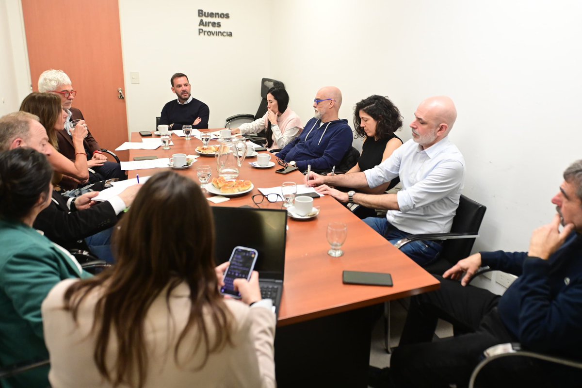 ArielSujarchuk's tweet photo. Primera reunión del comité ejecutivo del Consejo Provincial de la Economía del Conocimiento para profundizar la agenda común de la innovación, el desarrollo productivo y el empleo de calidad. https://t.co/j1YHiVH6Hs