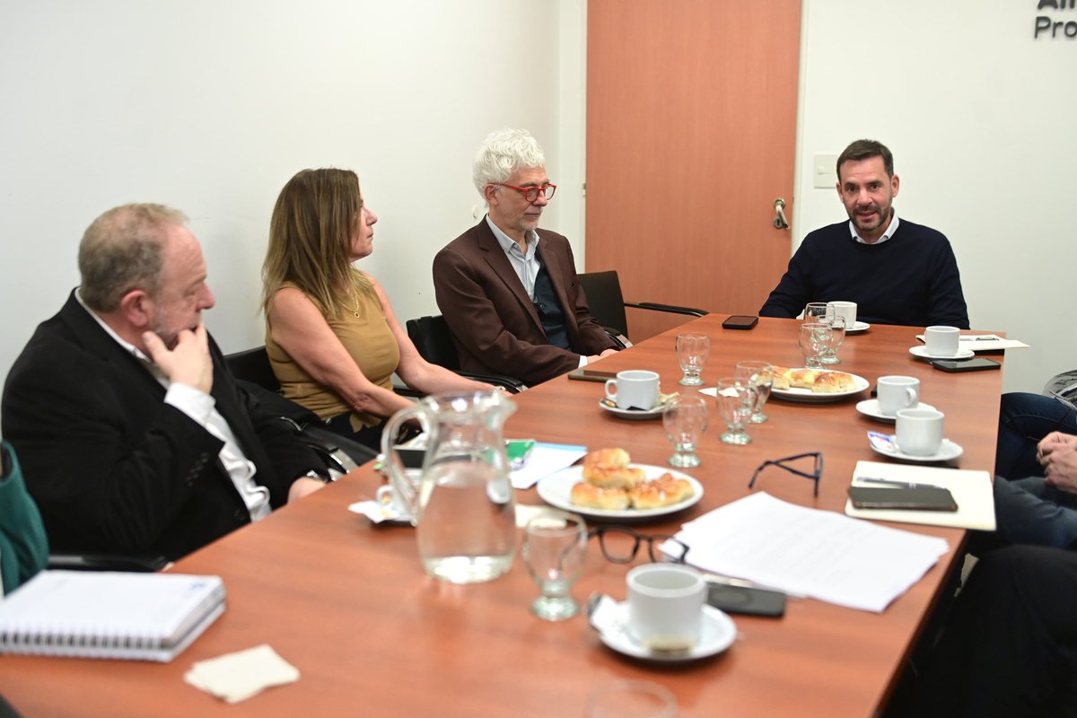 ArielSujarchuk's tweet photo. Primera reunión del comité ejecutivo del Consejo Provincial de la Economía del Conocimiento para profundizar la agenda común de la innovación, el desarrollo productivo y el empleo de calidad. https://t.co/j1YHiVH6Hs