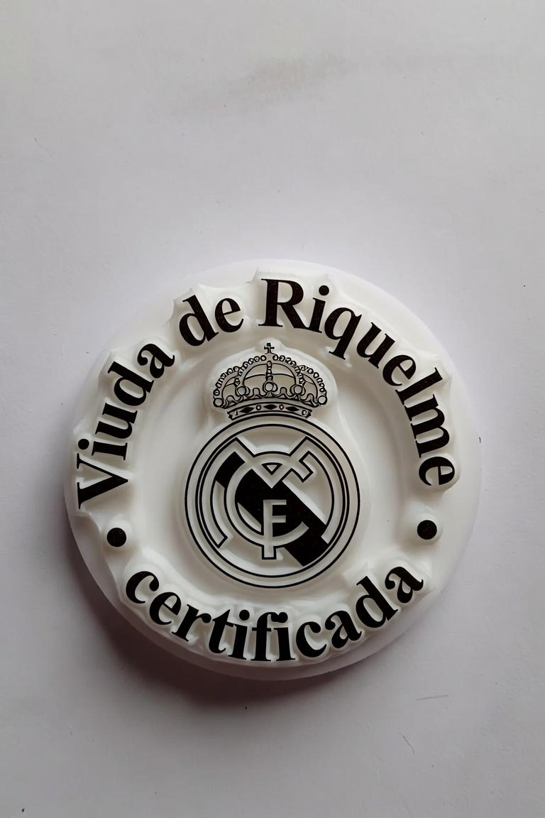 perifollogarcia's tweet photo. Pero como estáis llorando por un tío que jugó en él Patetico, que se “enfada” porque el @realmadrid y Floper no se plantan en su casa a recogerlo, como hizo con Benzemá.
Un tío que ha estado lesionado más de media temporada y que prefiere la ruleta rusa del Palancas.
Sois la poya https://t.co/2h2ZJcXodJ