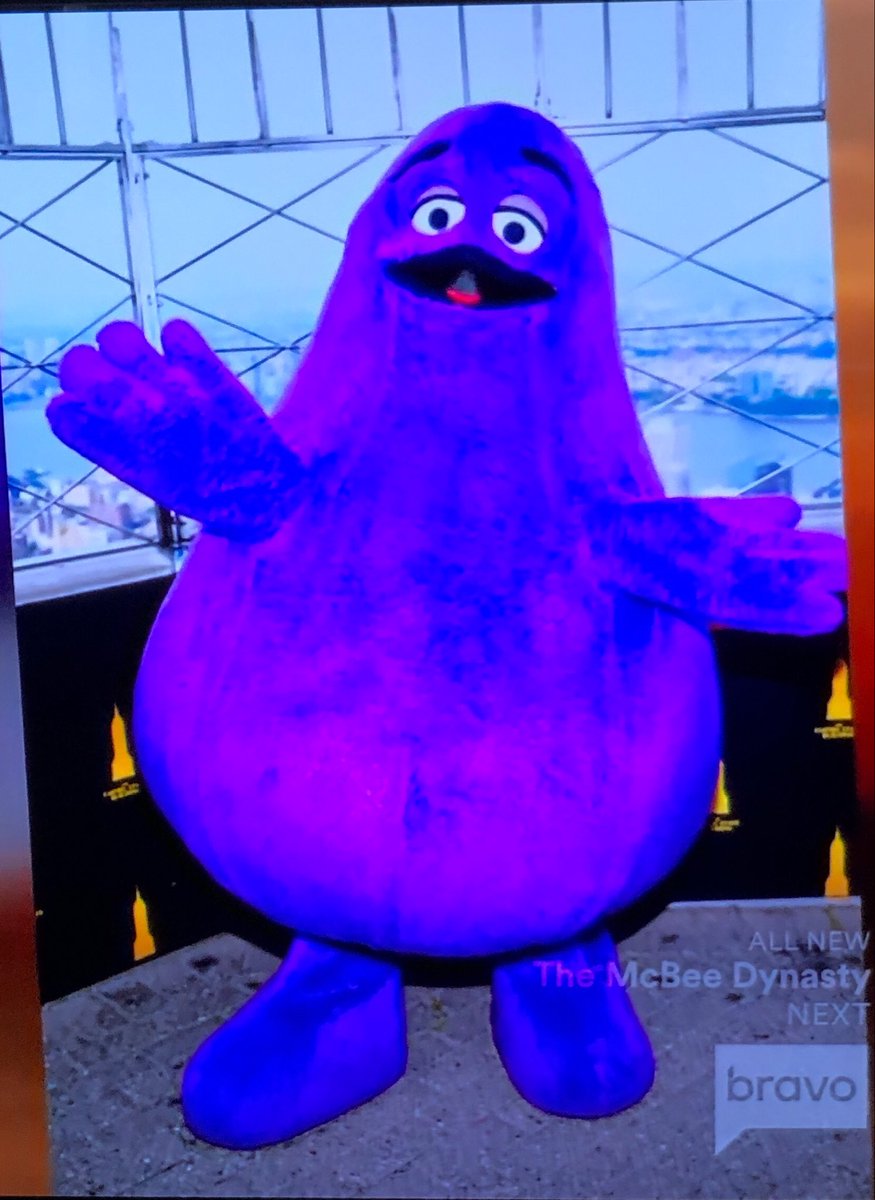 steviecoolest's tweet photo. The last time you got big purple, Luke would up leaving the boat heeyy-ooohh
@andy @bravowwhl #BelowDeckMed #WWHL #belowdeckmediterranean https://t.co/srCaYQQtxL