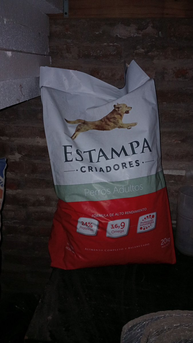 shirleygranau_'s tweet photo. Hoy lleve la primer bolsa, para dividir entre 13 amigos, necesito una manito para seguir comprando la comida de los perros y gatos q ayudo 🙏 cualquier aporte mínimo ayuda 
Shirleygranaump es mi alias 
@aaguvolpato https://t.co/1kDlOOyg4E