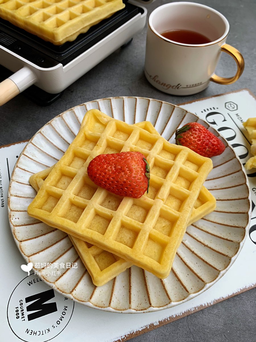 DamnItHays's tweet photo. Just tried homemade matcha waffles topped with fresh raspberries and a drizzle of honey—sunny Saturday vibes hit different! https://t.co/eceuLLZhcR