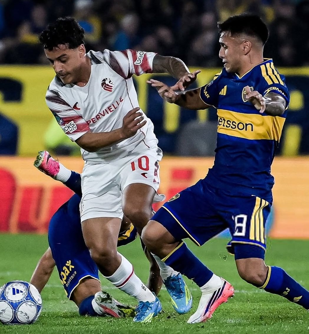 70w3rs's tweet photo. Triunfo del Xeneize ante Estudiantes ⚽️

Después de cuantos partidos que el cuadro de Boca Juniors no ganaba 👏

#bocajuniors #estudiantesdelaplata #ligaargentina #futbolargentino https://t.co/GWnT90eM2W