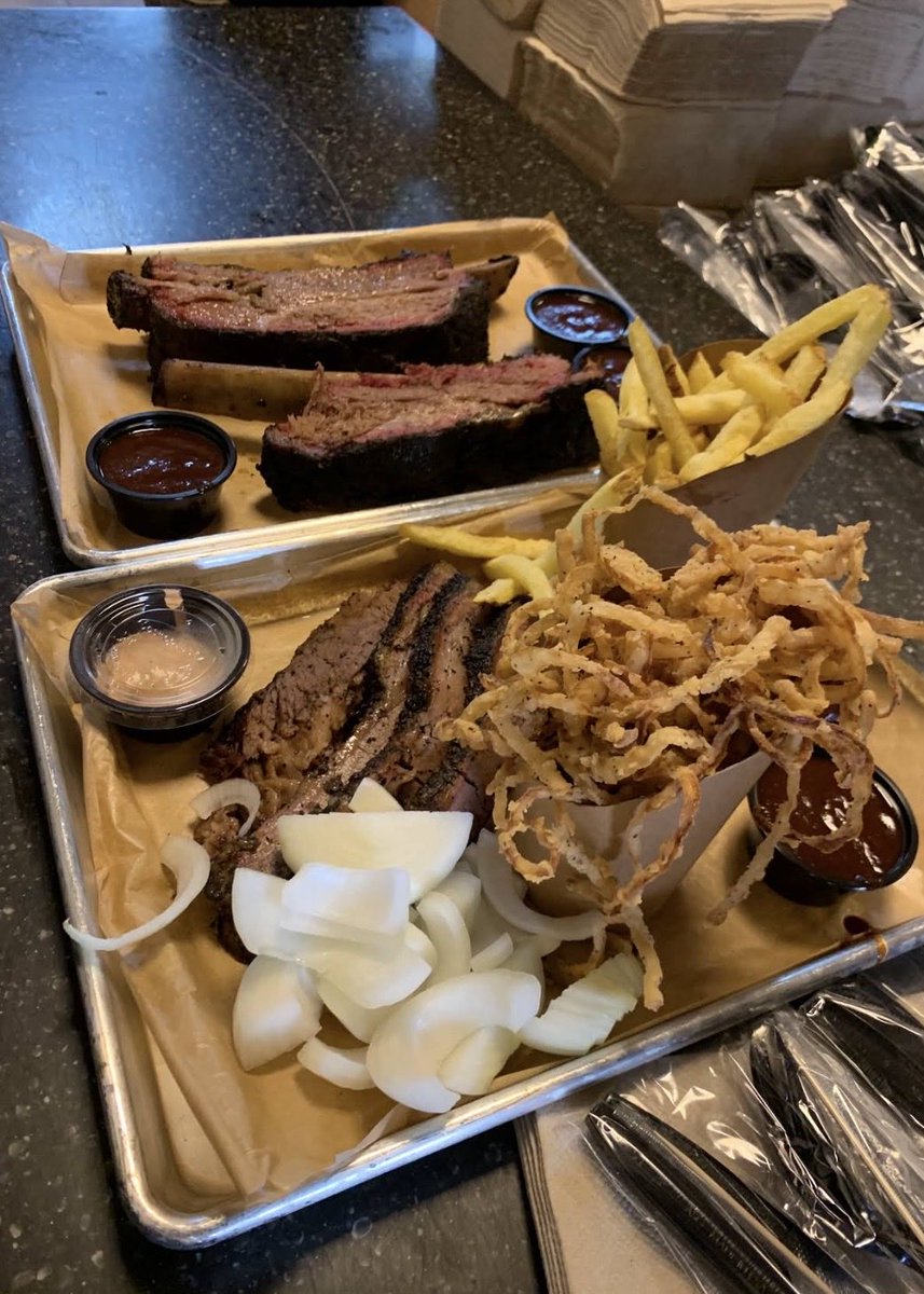 joaanryd's tweet photo. 🥩 سموكي بيردز كيو | الرياض – حطين 📍

نكهات الشواء الأمريكي الأصيل وصلت للرياض 🇺🇸🔥

من أشهر وجهات اللحوم المدخنة، يقدم بريسكت وأضلاع بقر مدخنة لساعات طويلة. https://t.co/TTGSLnnXPi