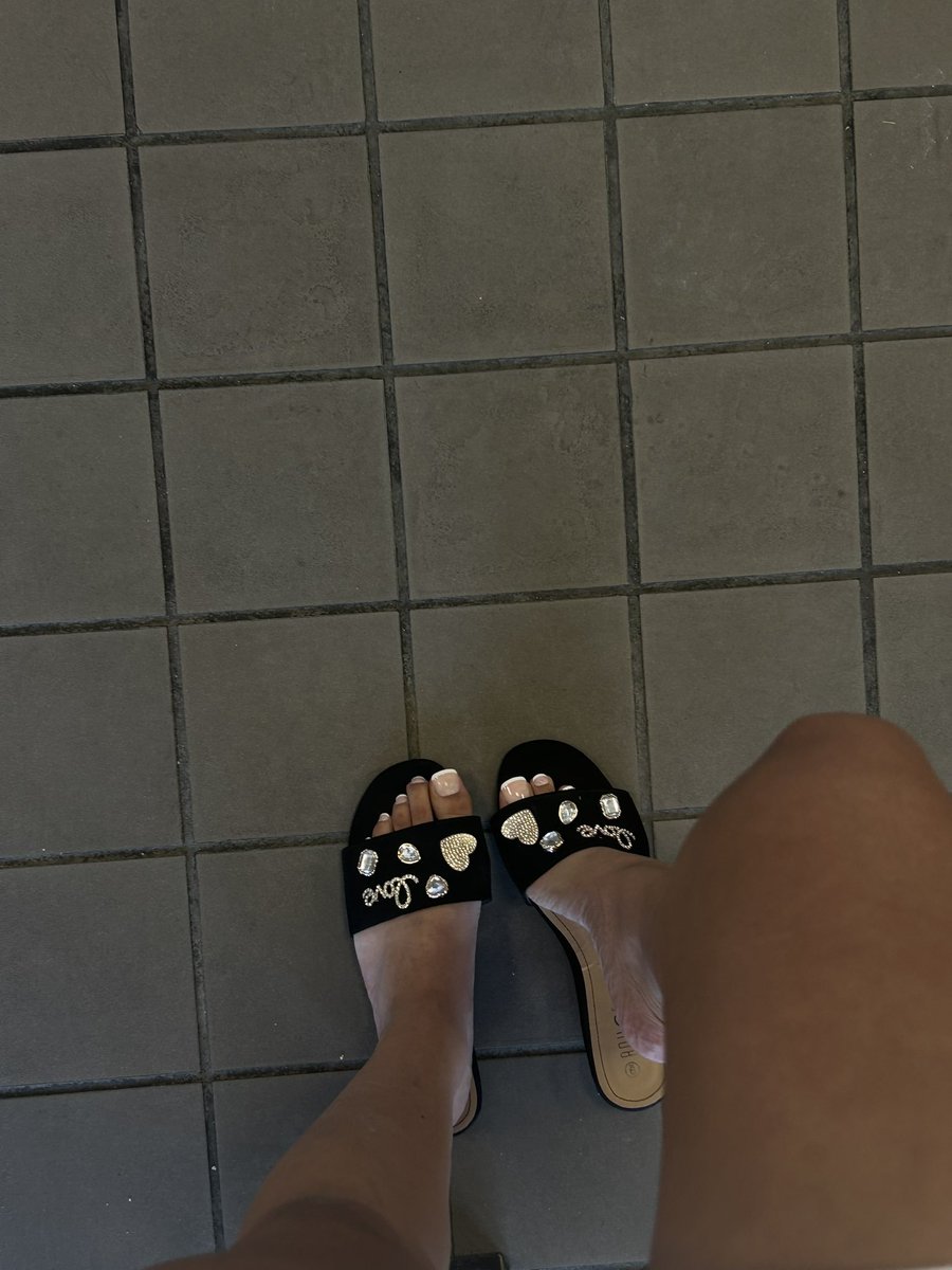 moniedrainer's tweet photo. Worship and obsess 🐽 🪄
#feetfetısh #sellinggcontent #BUYINGCONTENT https://t.co/OnXvmgKoyq